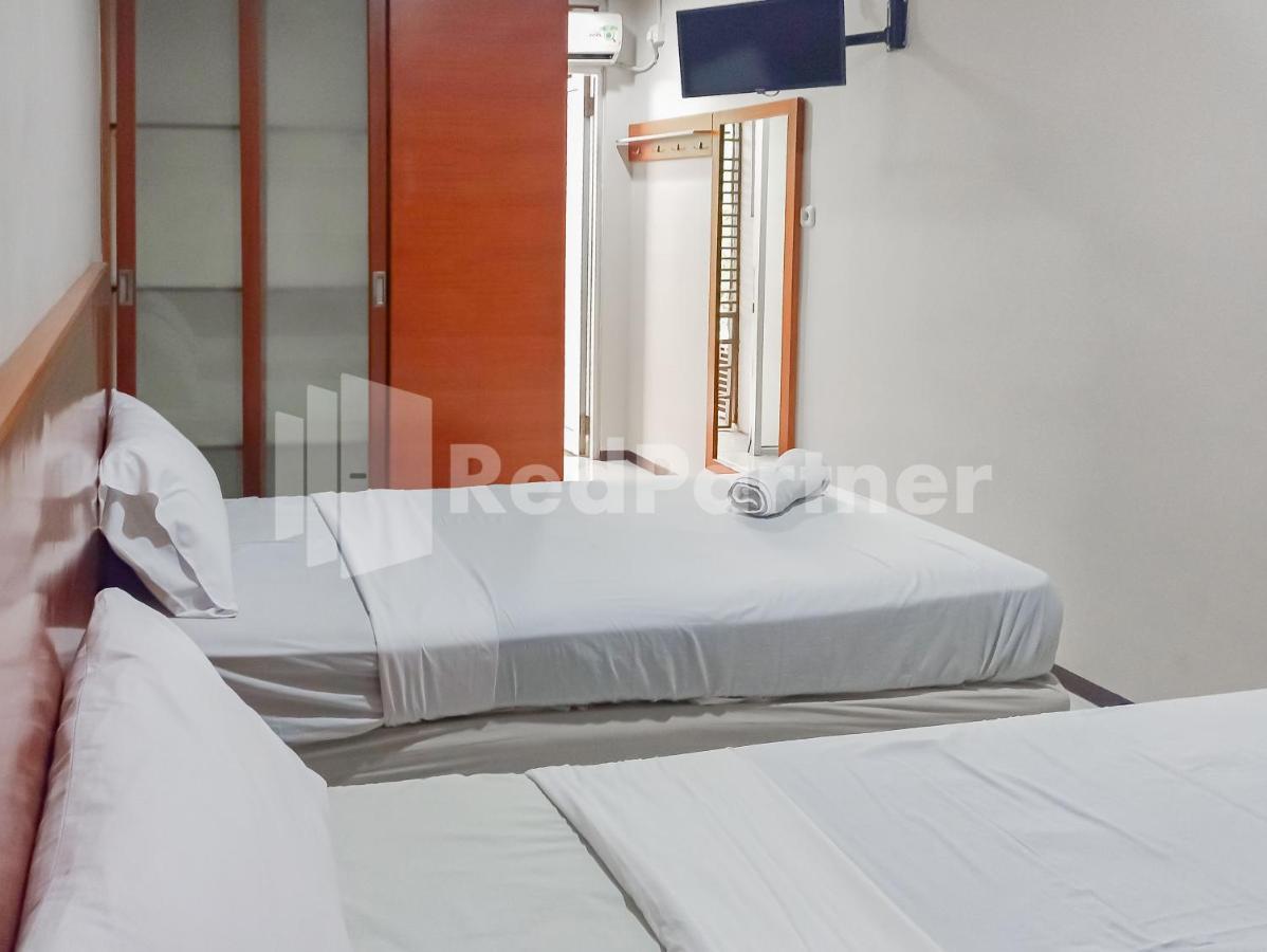Sang Surya Guesthouse Syariah Near Rs Hasan Sadikin Mitra Reddoorz Bandung Eksteriør bilde