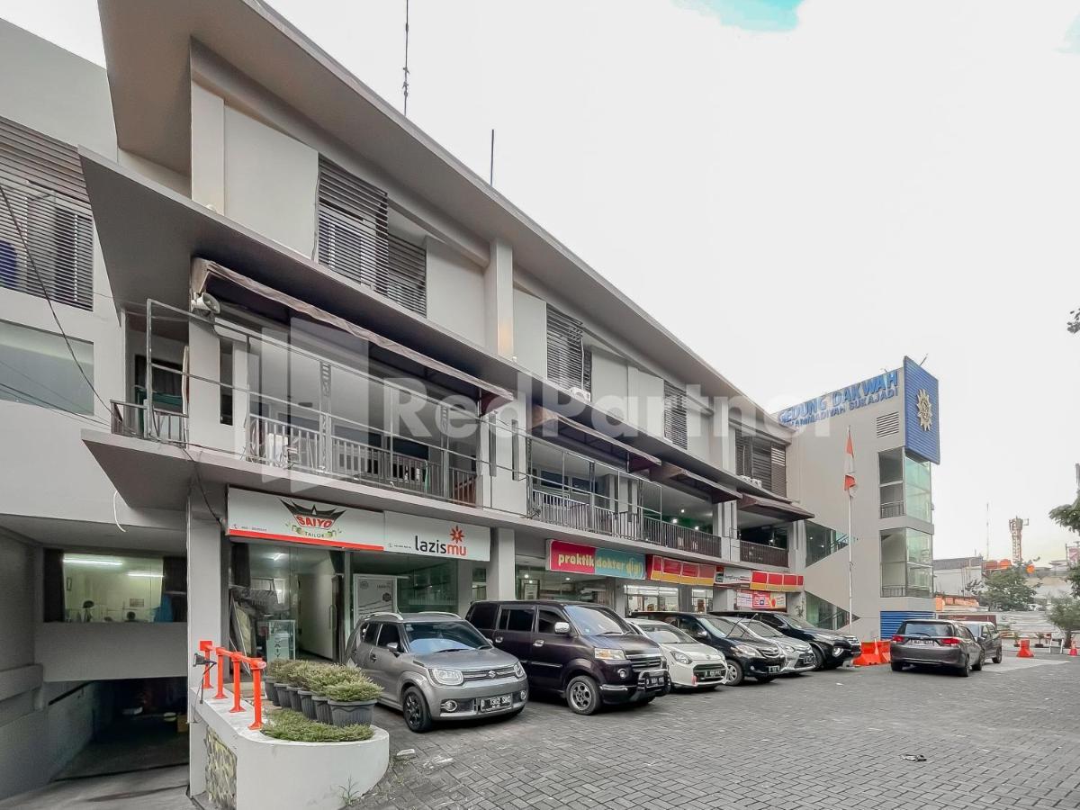 Sang Surya Guesthouse Syariah Near Rs Hasan Sadikin Mitra Reddoorz Bandung Eksteriør bilde