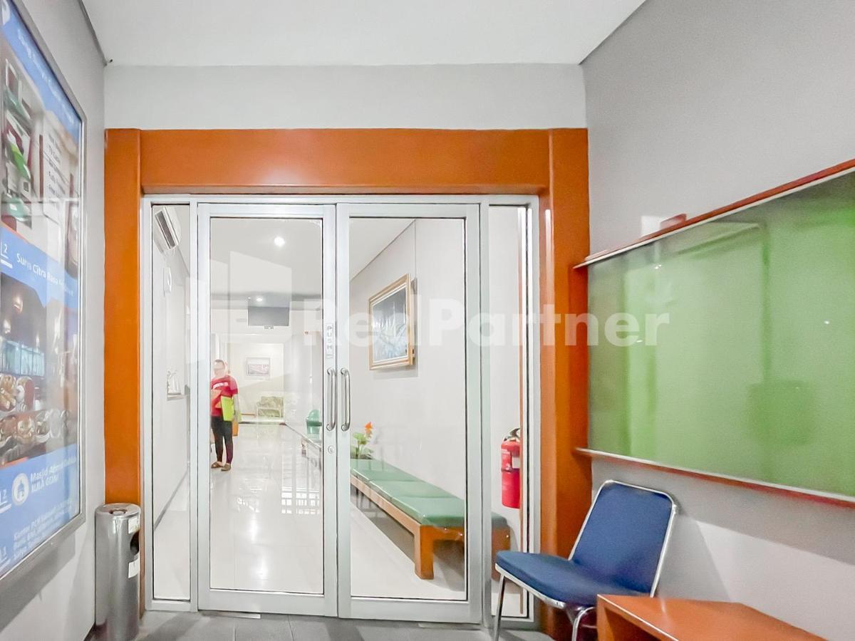 Sang Surya Guesthouse Syariah Near Rs Hasan Sadikin Mitra Reddoorz Bandung Eksteriør bilde