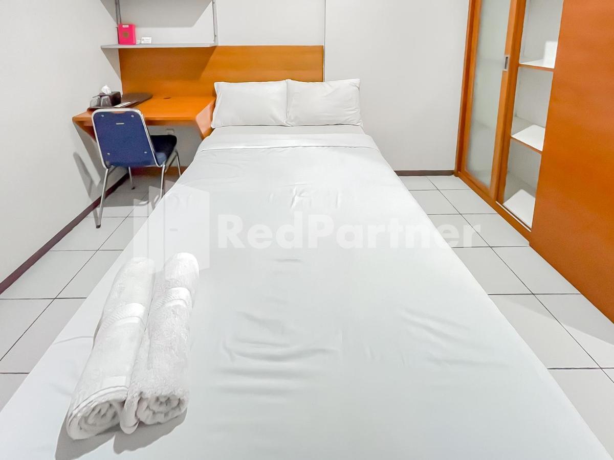 Sang Surya Guesthouse Syariah Near Rs Hasan Sadikin Mitra Reddoorz Bandung Eksteriør bilde